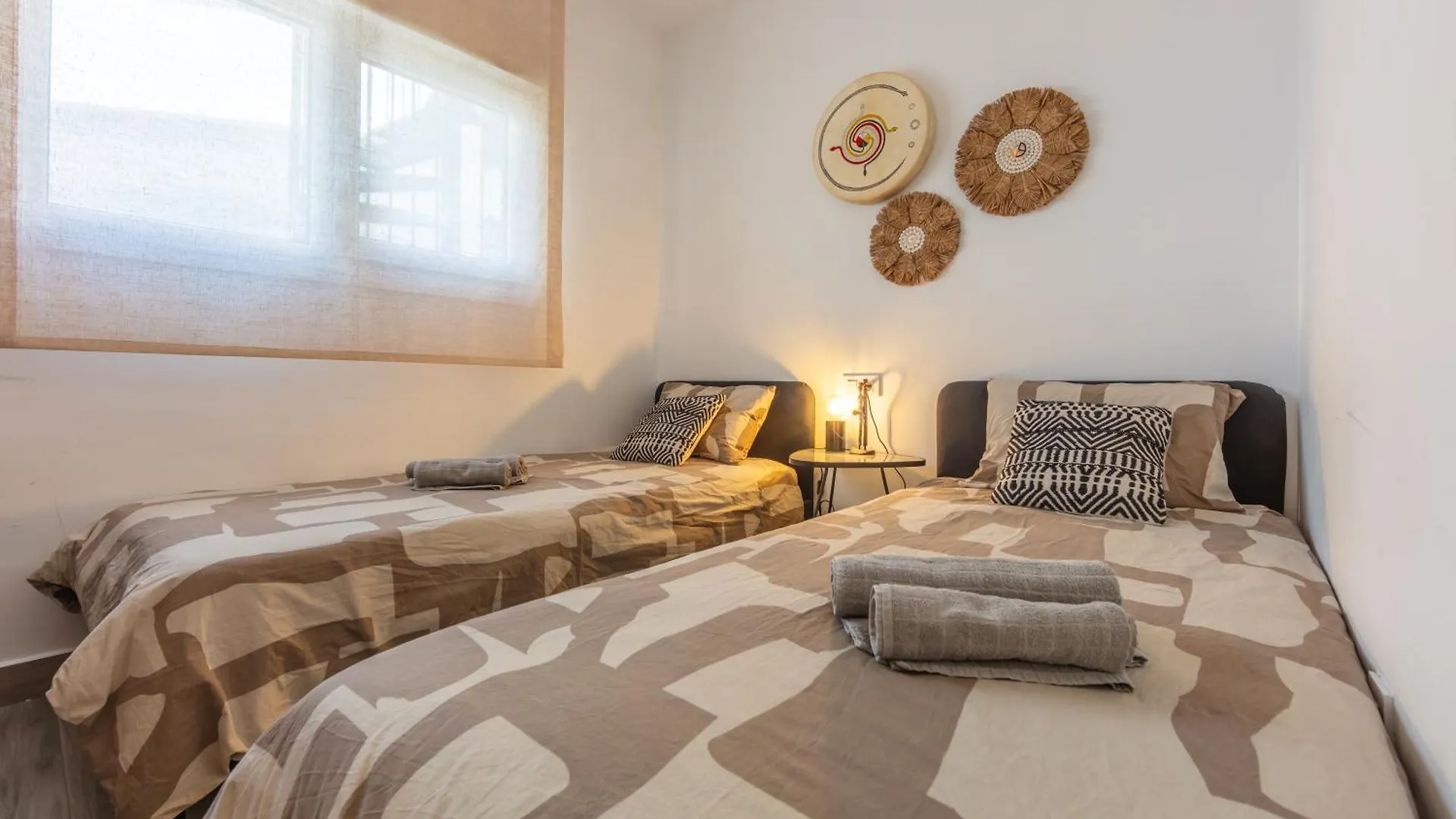 Terraza, Piscina Y Fibra Optica - Simplytarifa Apartment
